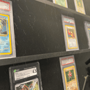 B-Vare Cardcenter Gradert Kort LED Utstillingsramme - 36 Graded Cards